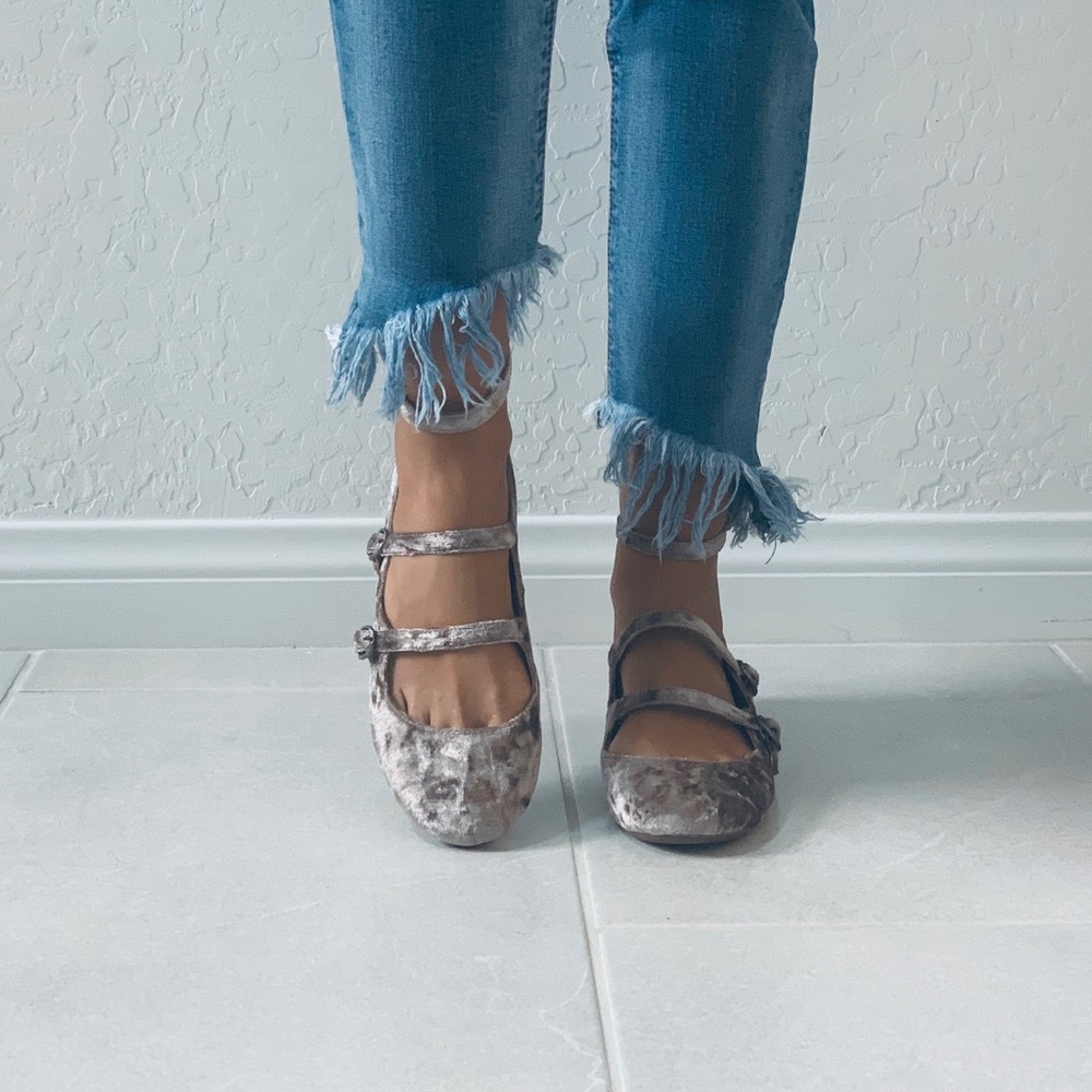 Romantic Crushed Velvet Mary Jane Ballet Flat - Picture 4 of 7